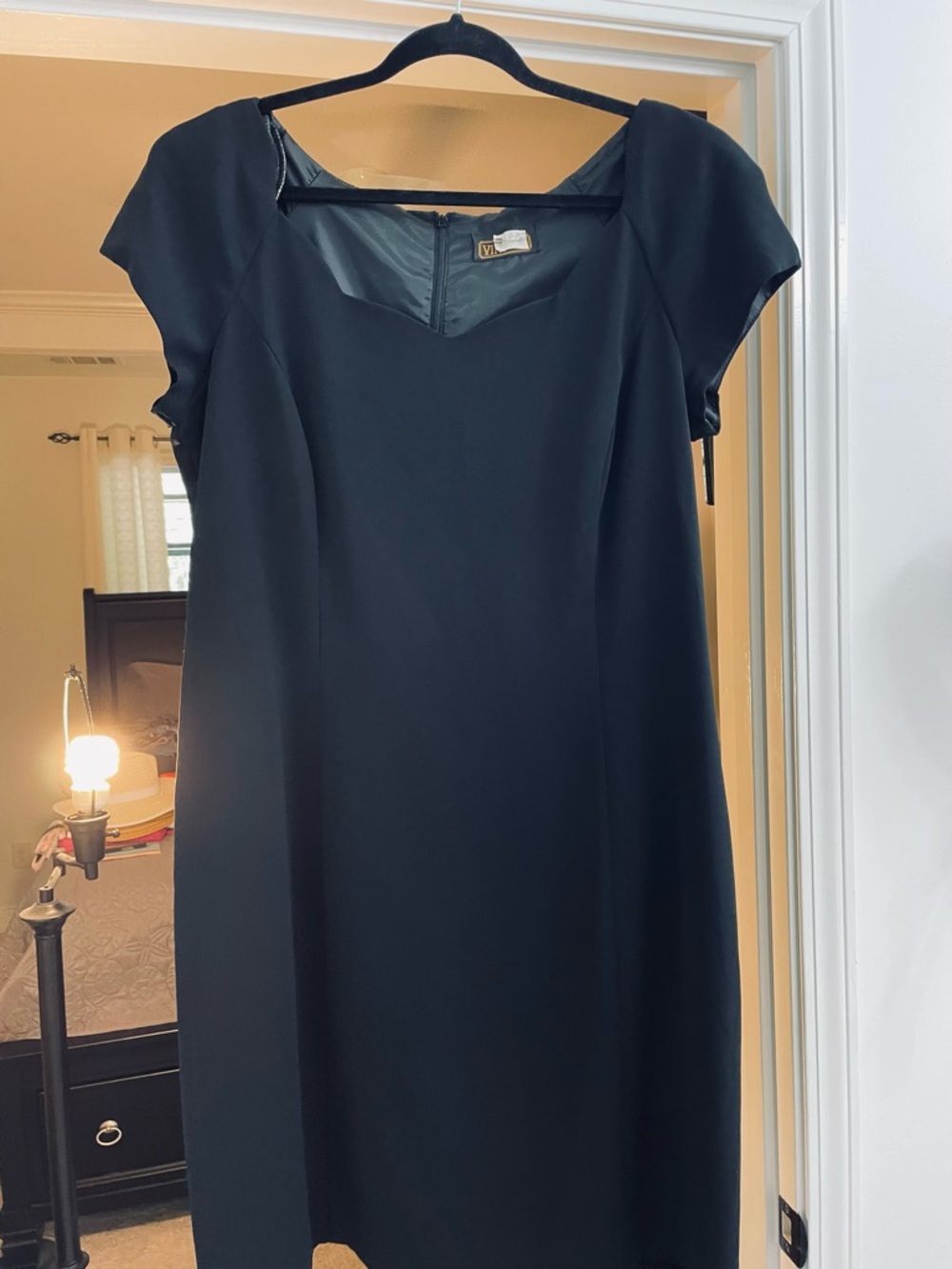 Classic Black Midi Sheath Dress with Short Sleeves